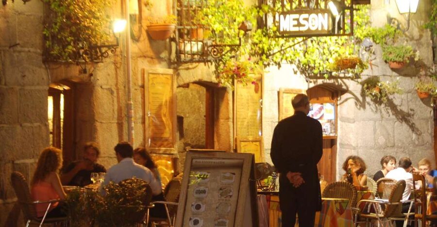 Madrid: Customized Night Tour with a Private Guide - Madrid after dark, with the city lights turned on