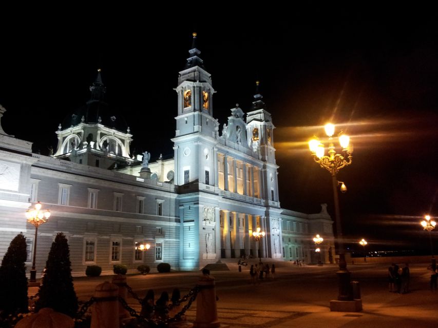 Madrid: Customized Night Tour with a Private Guide - Should you book the Madrid night tour?