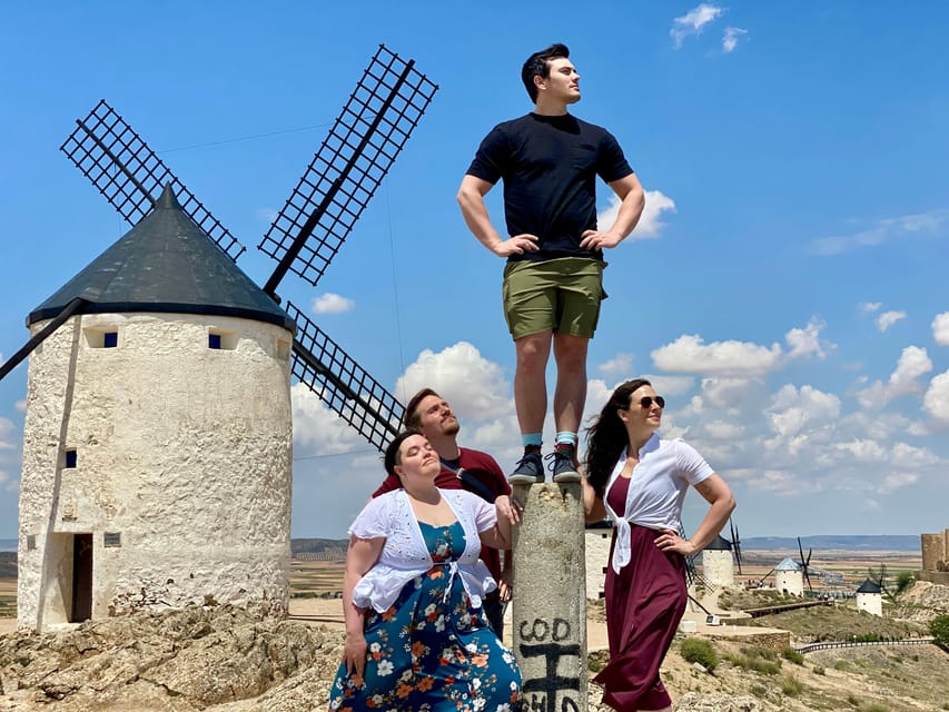 Madrid: Don Quixote de la Mancha Windmills & Toledo Tour - The road to Consuegra and the first coffee stop
