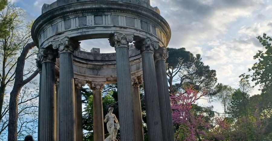 Madrid: El Capricho Park Tour - Meeting the guide at Alameda de Osuna