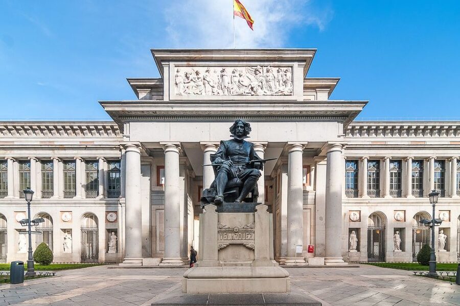 Madrid: El Prado Museum and the Royal Palace Guided Tour - The pace, group size, and guide quality