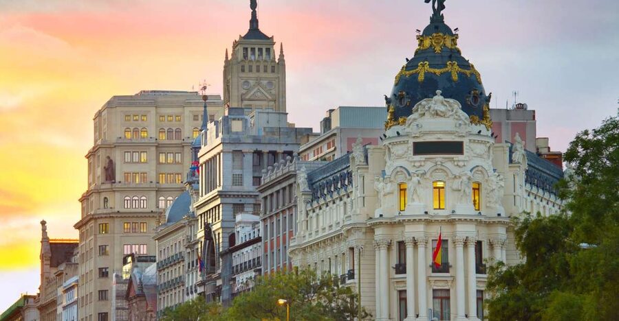 Madrid: El Retiro Park & City Sightseeing Audio Tour - The stories that shape the Madrid walk