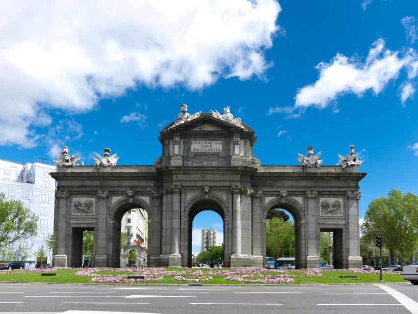 Madrid: El Retiro Park & City Sightseeing Audio Tour - Who should choose this tour?