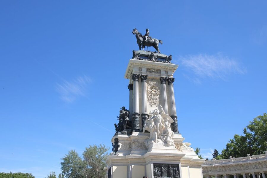 Madrid: El Retiro Park Self-Guided Audio Tour - The Parterre Garden and royal design