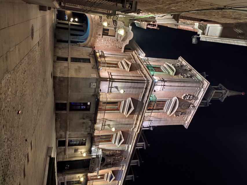 Madrid: Enchanted Evening Walking Tour in Spanish - Plaza de la Villa and Madrid’s medieval character