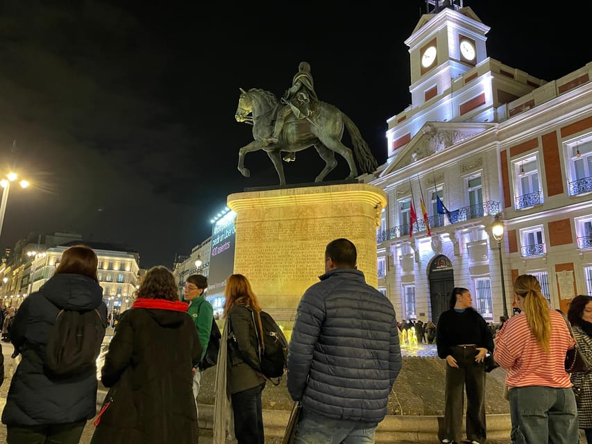Madrid: Enchanted Evening Walking Tour in Spanish - Puerta del Sol and the story of modern Madrid