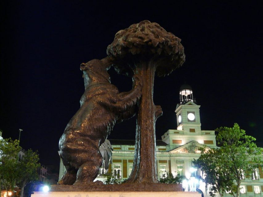 Madrid: Enchanted Evening Walking Tour in Spanish - What the two-hour timing really means