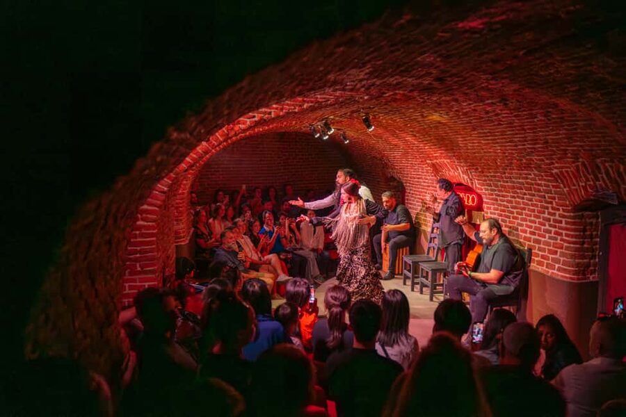 Madrid: Flamenco Show Entry Ticket with Drink & Artist Talk - Five artists bring the cave to life