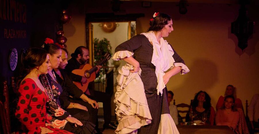 Madrid: Flamenco Show La Quimera with Drinks & Dinner Option - The dancers, guitarists, and singers carry the evening