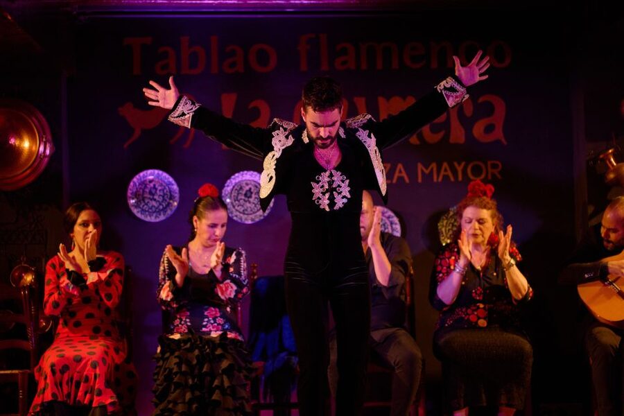 Madrid: Flamenco Show La Quimera with Drinks & Dinner Option - Why the no-technology format matters