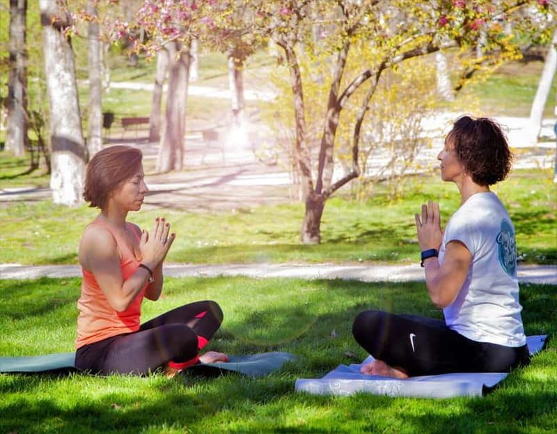 Madrid: Flow Yoga class in Retiro Park - Laure’s Personalized Flow