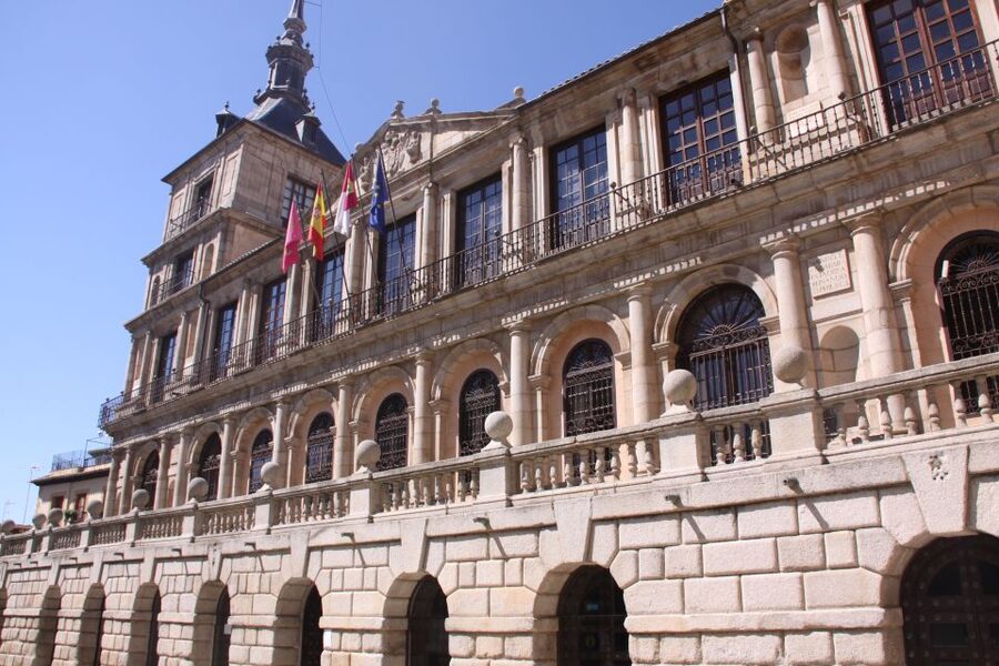 Madrid: Full-Day Guided Tour of Toledo with Cathedral Visit - Toledo Cathedral, the day’s grand interior