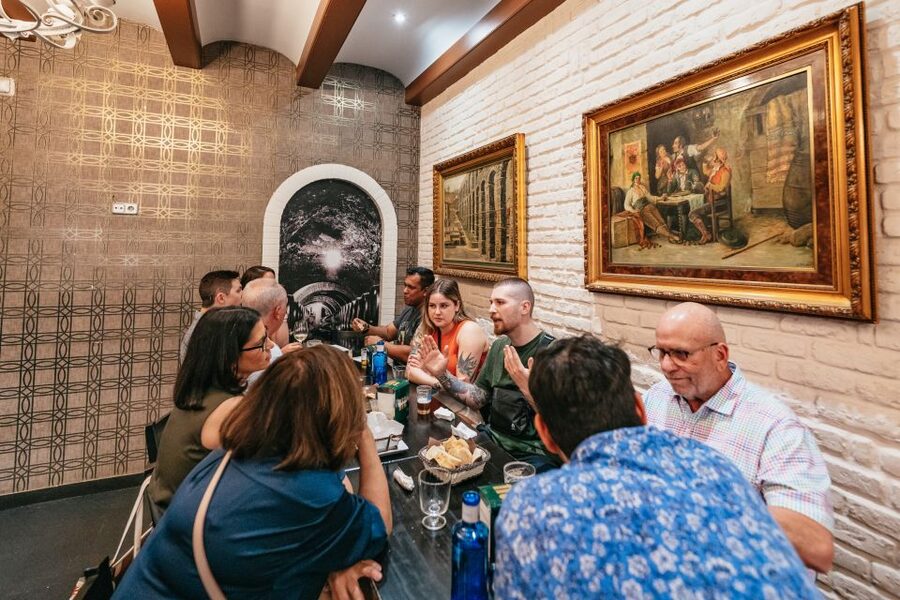 Madrid: Guided Tapas Tour with Tastings and Drinks - A social way to spend your first night