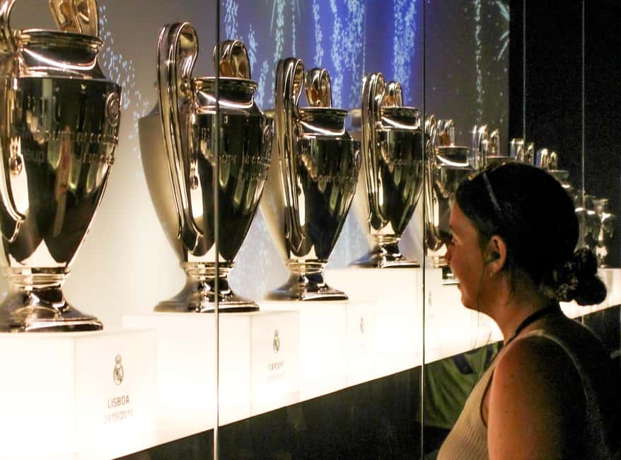 Madrid: Guided Tour of Bernabéu Stadium - Madridista card area and Official Store