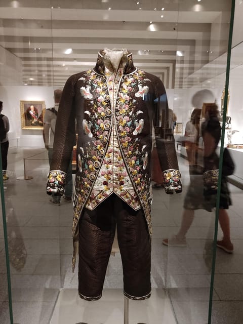 Madrid: Guided Tour of the Royal Collections Gallery - The Bourbon level and the look of an 18th-century court