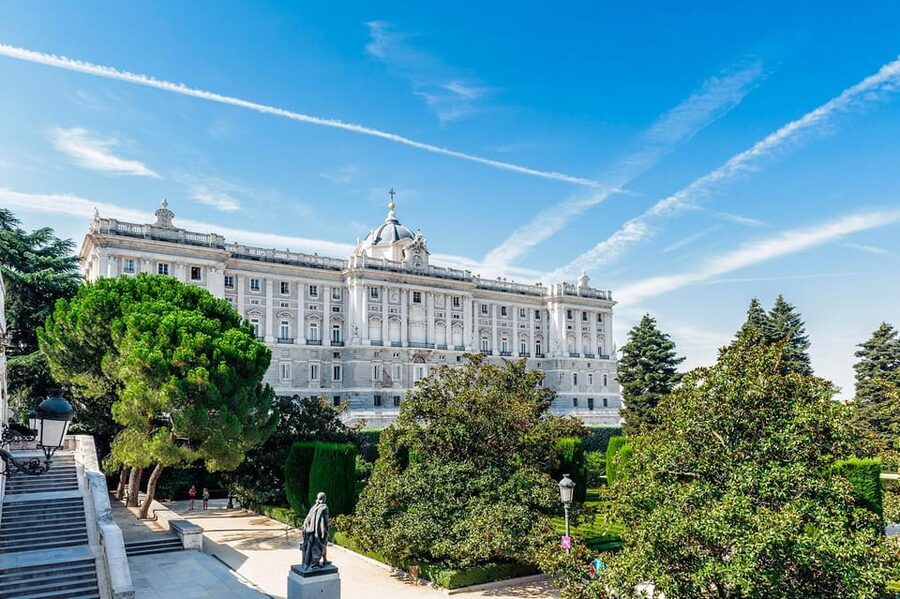 Madrid: Guided Tour of the Royal Palace with Fast Access - Why the Royal Palace needs a guide