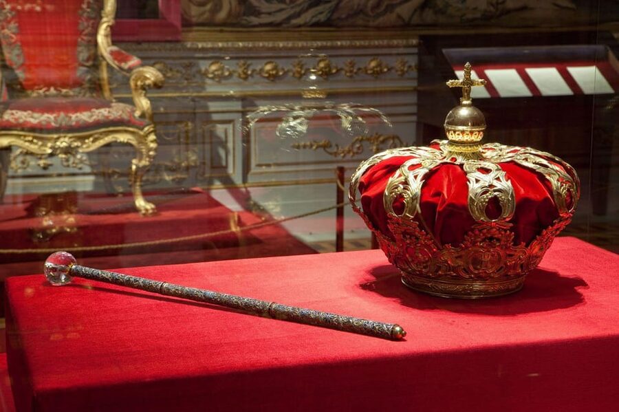 Madrid: Guided Tour of the Royal Palace with Fast Access - Is $28 good value when admission costs extra?