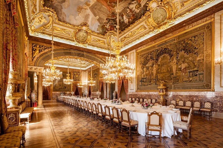 Madrid: Guided Visit to the Royal Palace - The porcelain room and royal chapel