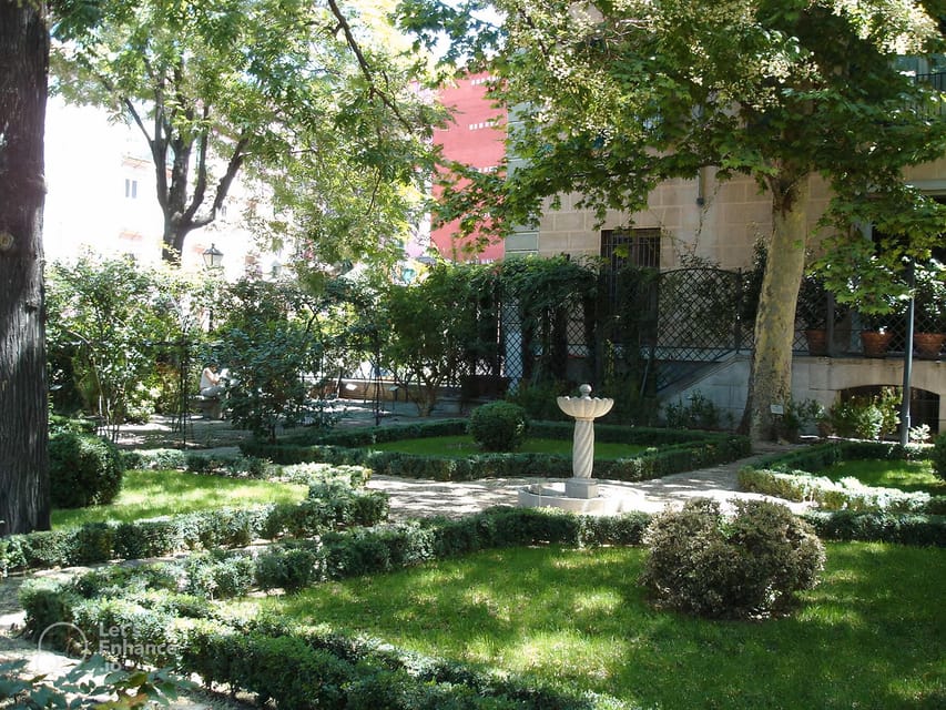 Madrid: Hidden Gems and Secrets Small Group Walking Tour - Royal power beside everyday Madrid