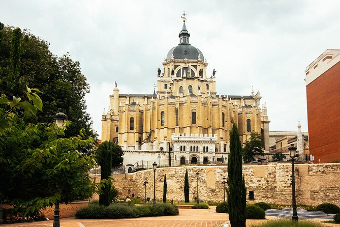 Madrid Highlights and Hidden Gems Private Tour with a Guide - What this Madrid tour is really designed to do