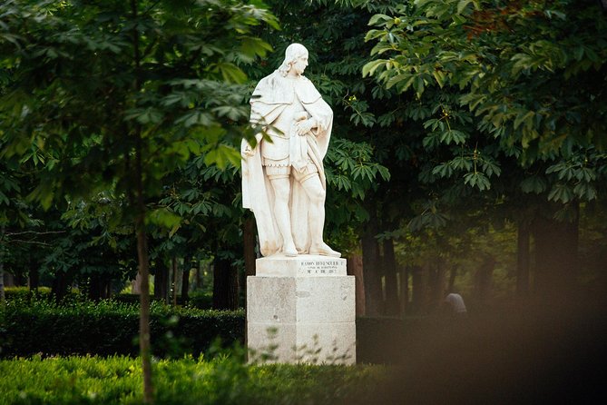 Madrid Highlights and Hidden Gems Private Tour with a Guide - Why the guide can make or break the tour
