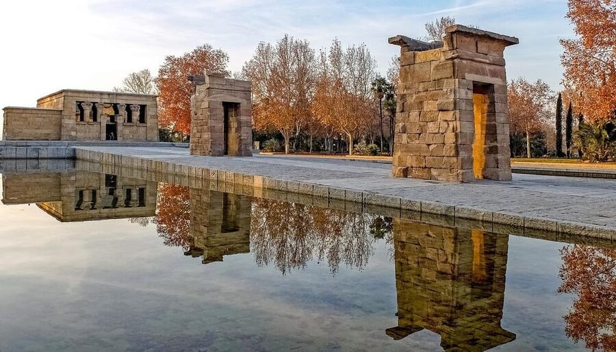 Madrid: Highlights of Madrid Walking Tour - Starting at Puerta del Sol with Madrid at your feet