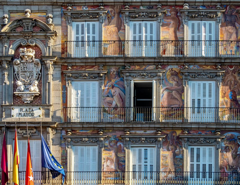 Madrid: Highlights of Madrid Walking Tour - The Royal Palace without an interior ticket