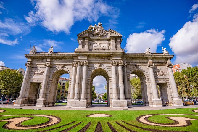 Madrid Highlights Private Walking Tour - Reading Madrid from Puerta del Sol