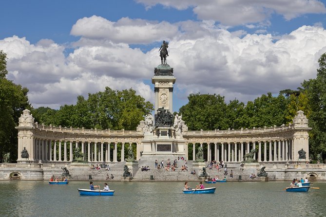 Madrid Highlights Private Walking Tour - A 30-minute pause in El Retiro Park