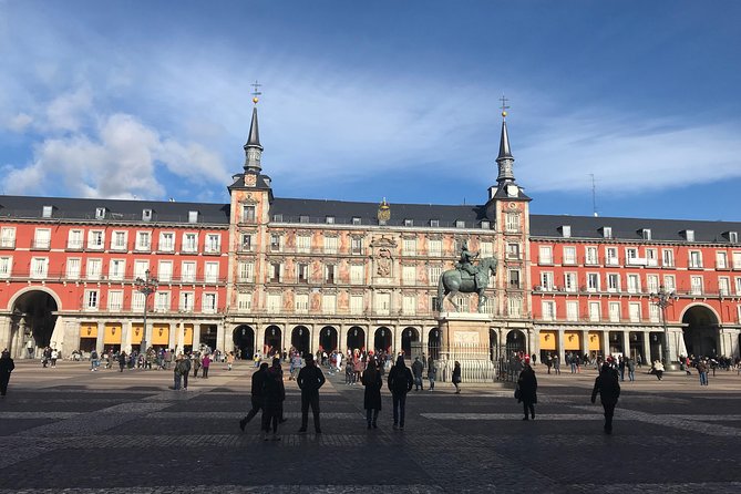 Madrid Highlights Running Tour - The Royal Palace and Almudena Cathedral