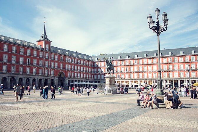 Madrid Historic Centre Food Tour with Authentic Tapas & Wines - How much food and drink you actually get