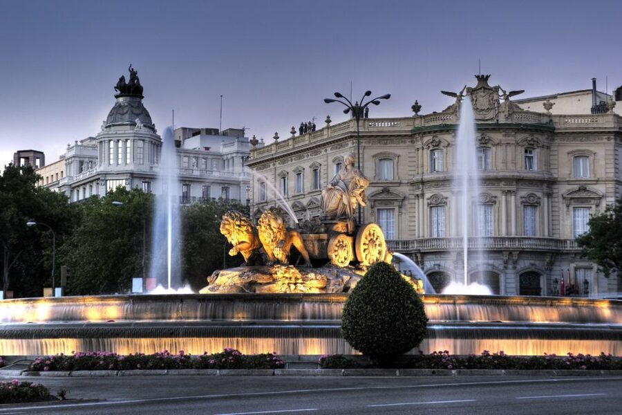 Madrid: Historical Center 2.5-Hour Guided Walking Tour - Almudena Cathedral and the royal setting