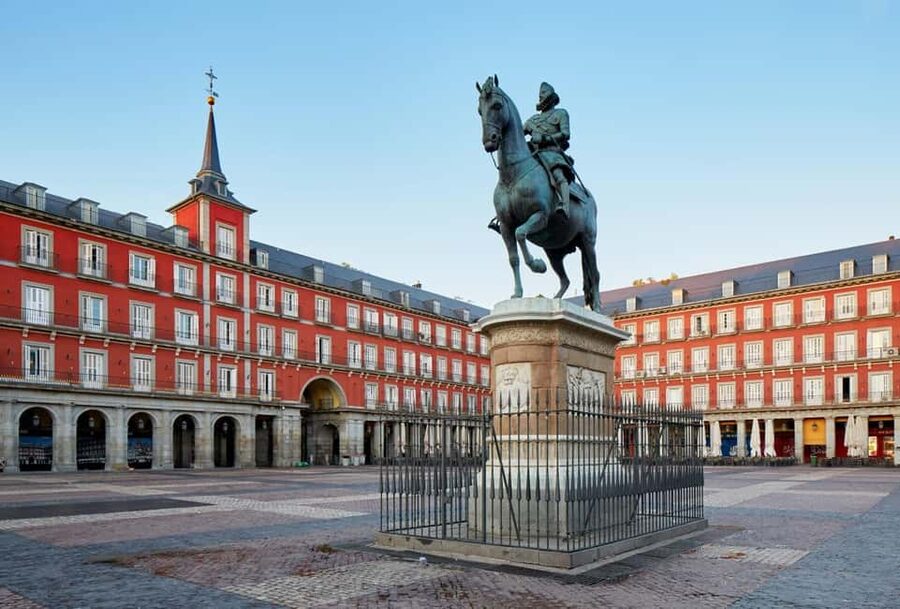 Madrid Historical Centre & Old Town Walking Tour in French - Key points at a glance