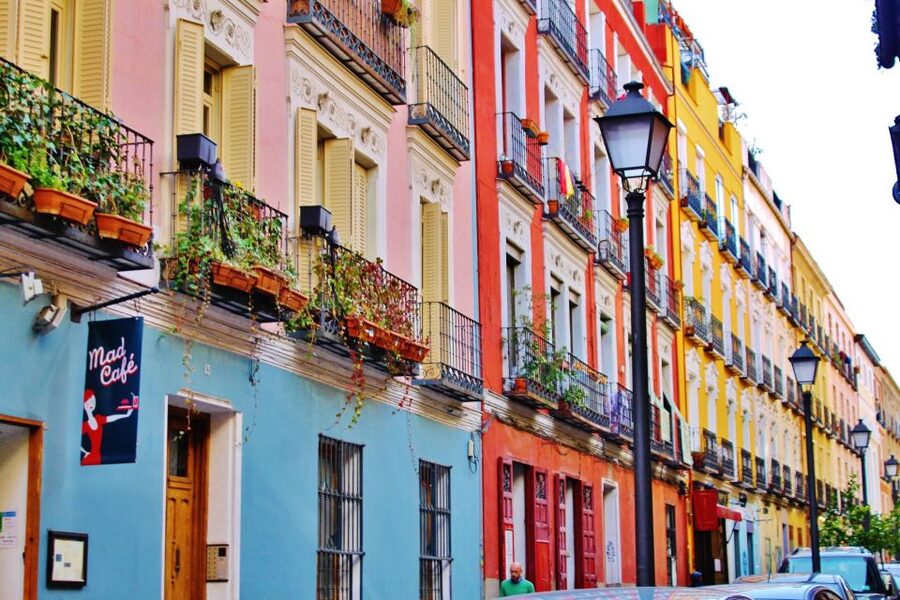Madrid Historical Centre & Old Town Walking Tour in French - Plaza Mayor and the public face of old Madrid