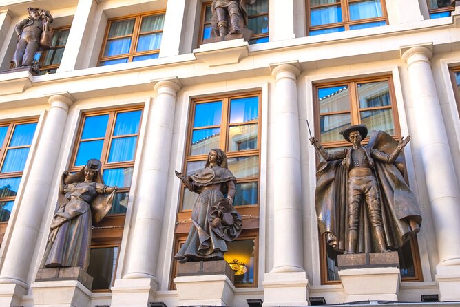 Madrid (Historical Centre) Scavenger Hunt and Self-Guided Tour - Plaza de Oriente and a change of pace