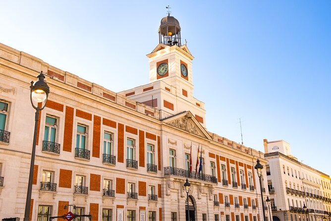 Madrid (Historical Centre) Scavenger Hunt and Self-Guided Tour - Questions that make you look twice