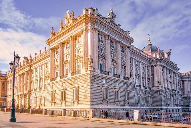 Madrid (Historical Centre) Scavenger Hunt and Self-Guided Tour - Photo tasks and the social side of the route