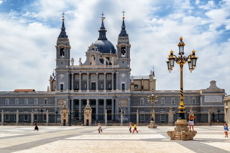 Madrid: History, Bites & Sips – An Intimate Tour Since 2018 - Plaza de la Cruz Verde and the old streets