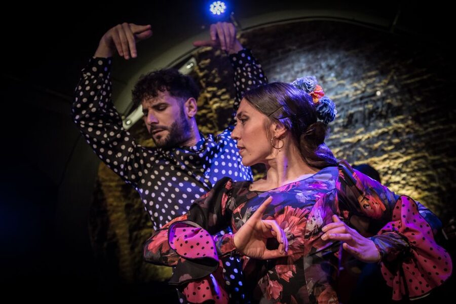 Madrid: La Cueva de Lola Flamenco Show Tickets with Drink - Your included drink and the optional tapas