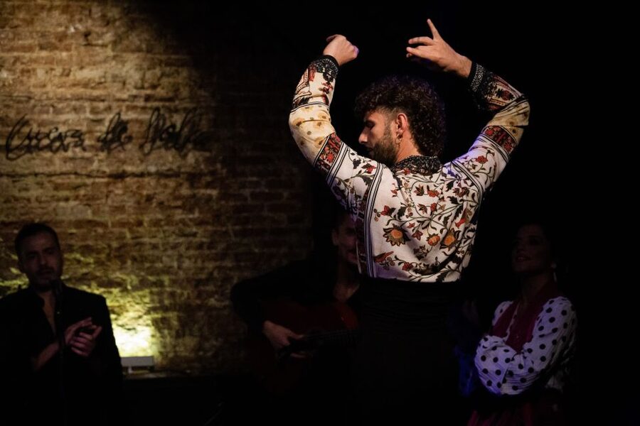 Madrid: La Cueva de Lola Flamenco Show Tickets with Drink - Booking tips that affect your seat and value