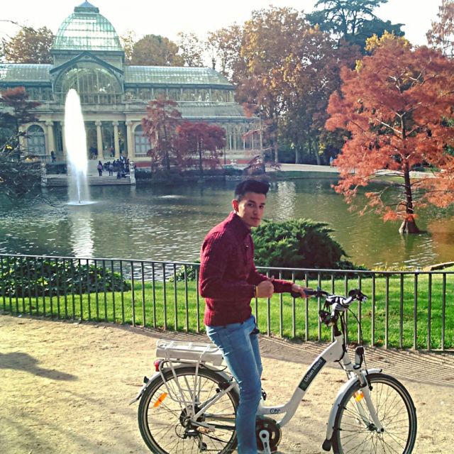 Madrid: Literary Quarter & Retiro Park Electric Bike Tour - Entering Retiro Park by electric bike