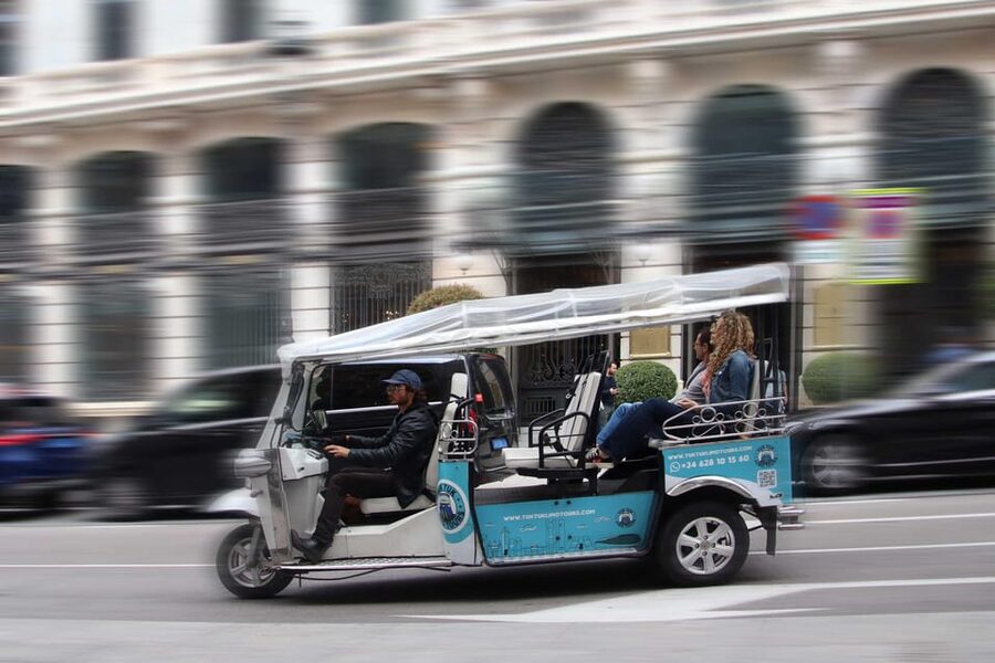 Madrid: Make your own 60 minutes tuk tuk tour - Puerta del Sol and Plaza Mayor