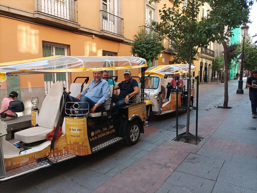 Madrid: Modern tour with Private guide in yellow tuk tuk - A fast Madrid introduction from Plaza Isabel II