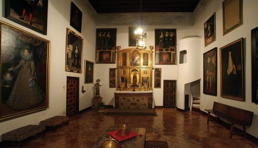 Madrid: Monastery of Descalzas Reales Tour with Tickets - Chapels, sculptures, and devotional art
