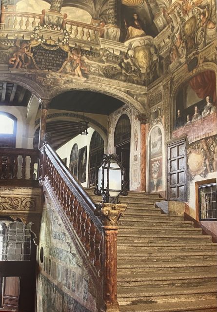 Madrid: Monastery of Descalzas Reales Tour with Tickets - What the one-hour guided visit is like