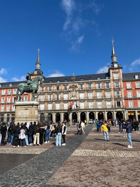 Madrid: Monastery of Descalzas Reales Tour with Tickets - From a sober facade to an ornate interior