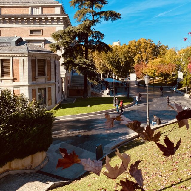 Madrid: Museo del Prado Guided Tour - Small groups, private visits, and crowded rooms