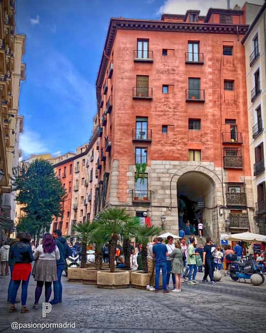 Madrid Must-see with Atardeder at the Debod Temple - Plaza de España and Gallardo Palace
