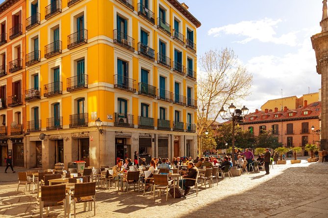 Madrid Old City Guided Walking Tour Semi-Private 12ppl Max - What the guides add to the walk