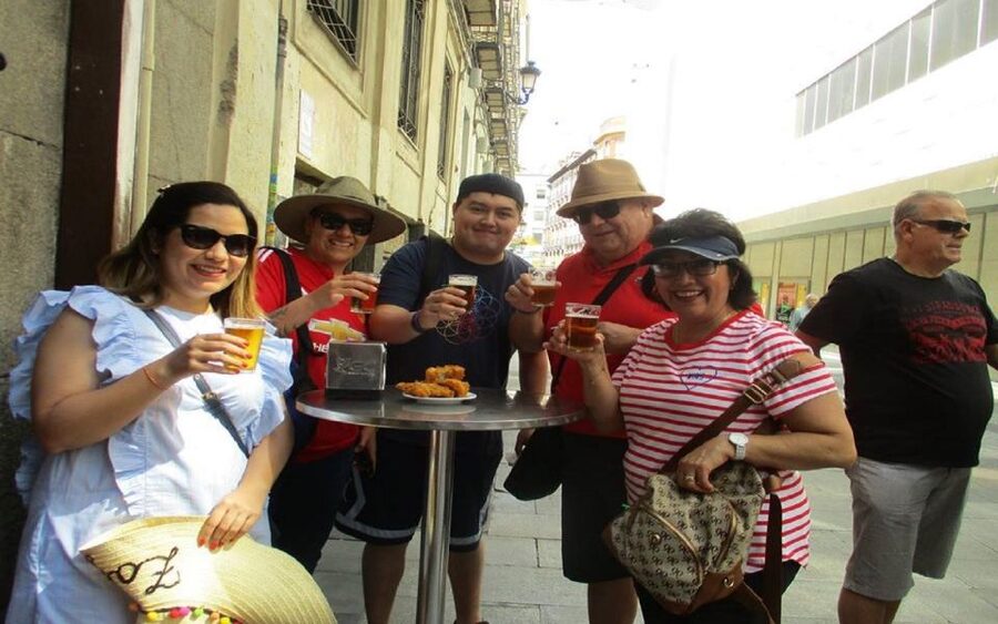 Madrid: Old Madrid Walking Food and Wine Tour - Landmarks between the bars